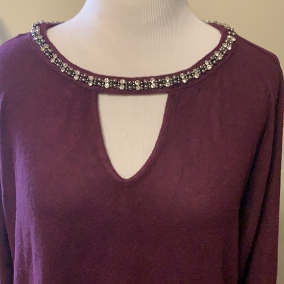 Jennifer Lopez wine color soft tunic jewel sweater - Picture 3 of 12